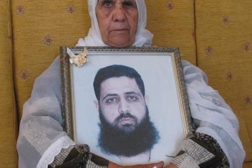 الأسير محمود عيسى