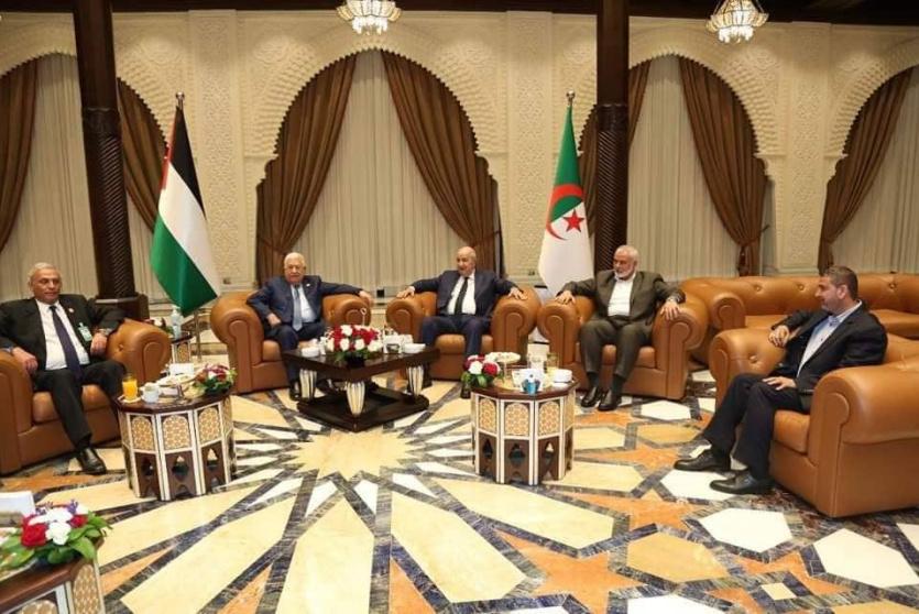 لقاءً بين الرئيس الفلسطيني محمود عباس ورئيس المكتب السياسي لحركة حماس إسماعيل هنية برعاية الرئيس الجزائري