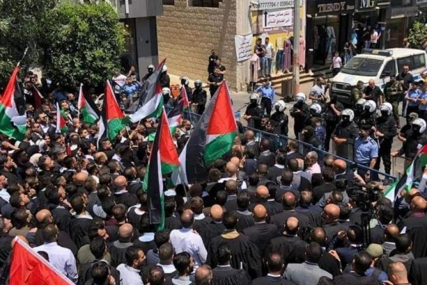 مسيرة نظمتها نقابة المحامين على دوار المنارة وسط مدينة رام الله