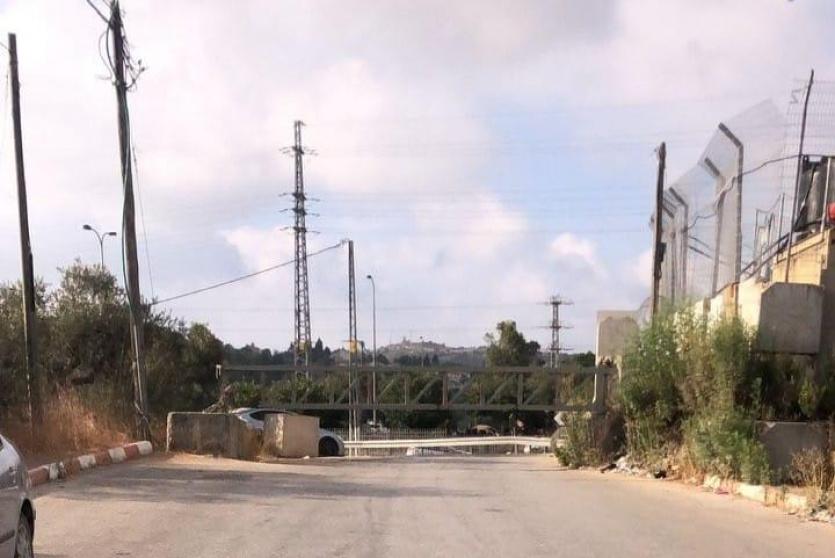 إغلاق مدخل بلدة كفل حارس ببوابة حديدية