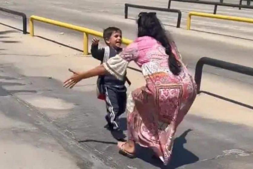 المذيعة أحلام العجارمة لحظة لقاء ابنها