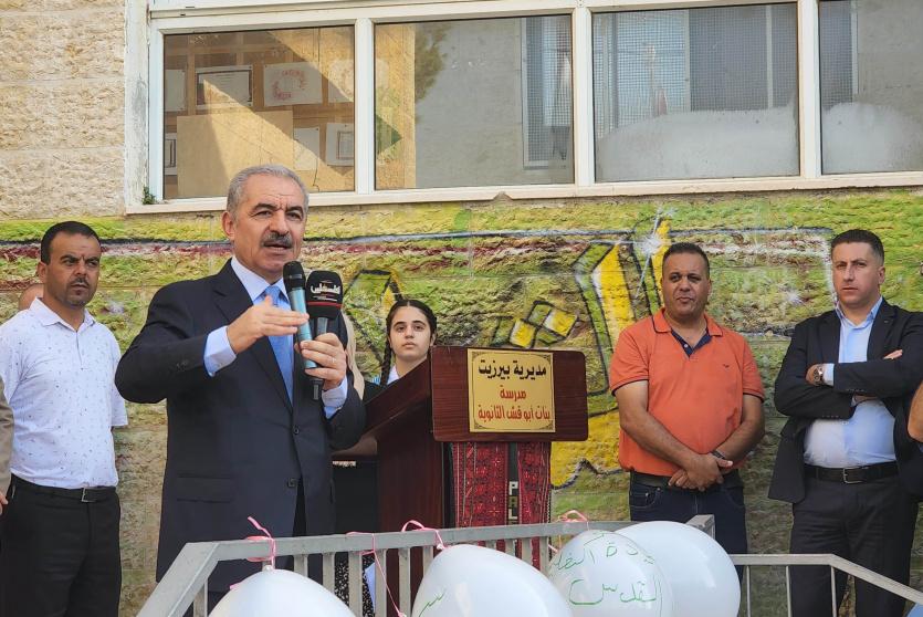 رئيس الوزراء يفتتح العام الدراسي من مدرسة