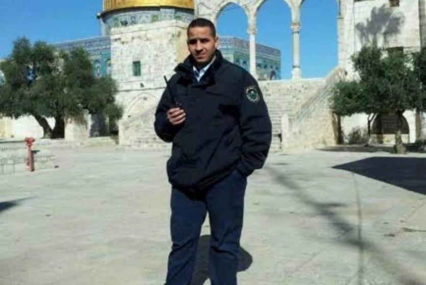 حمزة خلف أحد حراس المسجد الأقصى