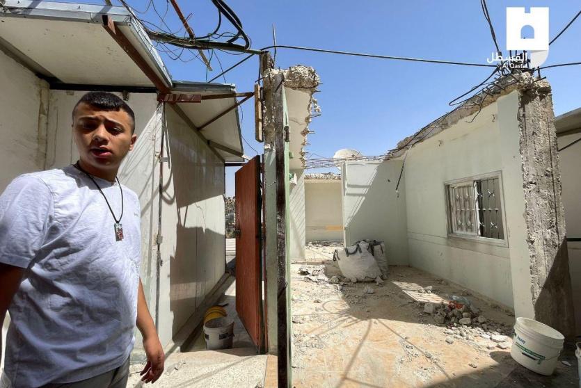 الاحتلال يجبر عائلة جابر على هدم منزلها قسراً