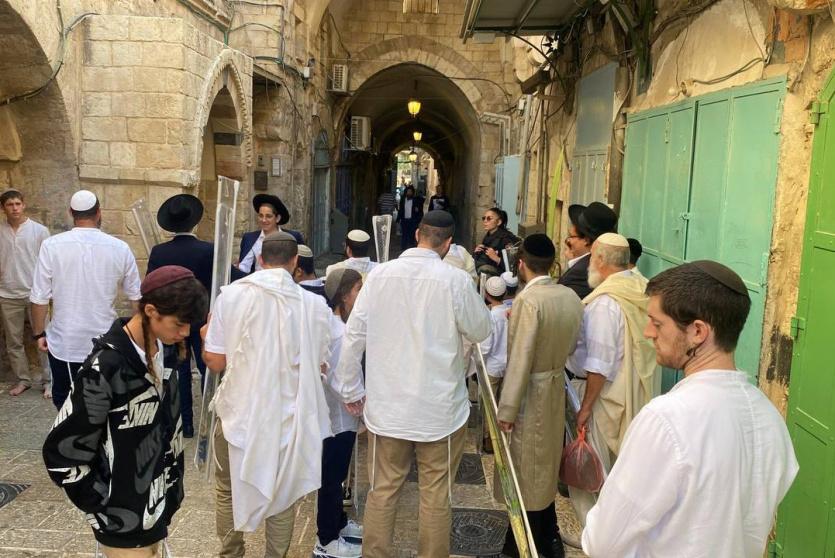 انتشار واسع للمستوطنين أمام باب السلسلة