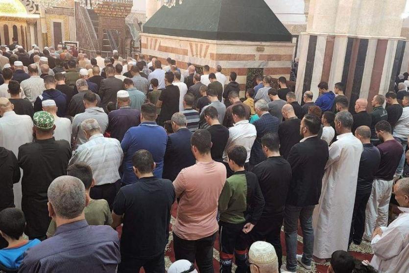 صلاة الفجر في المسجد الإبراهيمي