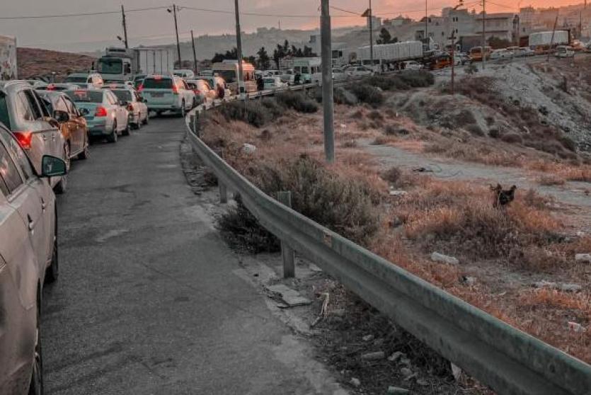 أزمة مرورية على حاجز الكونتينر - أرشيف
