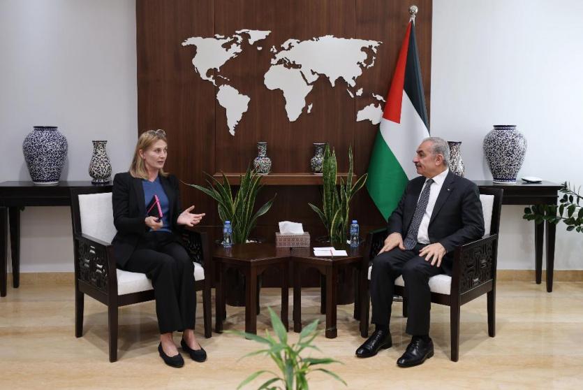 خلال استقبال اشتية للمبعوث النرويجي