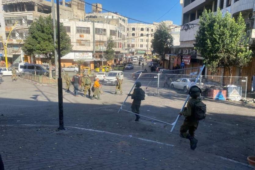 الاحتلال يغلق أجزاء من منطقة باب الزاوية