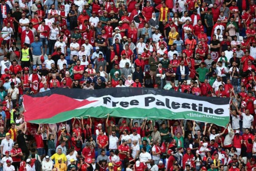 علم فلسطين في مدرجات مباريات كأس العالم 2022