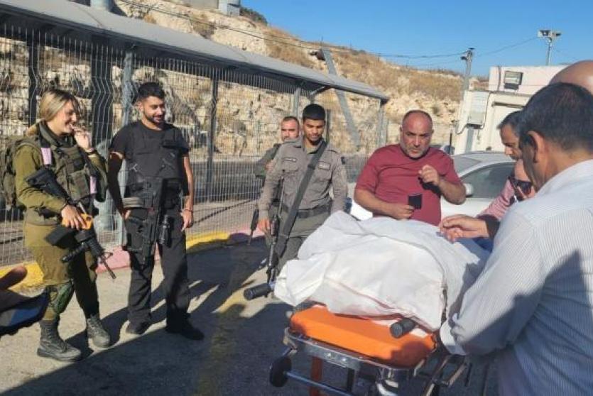تسليم جثمان شهيد فلسطيني