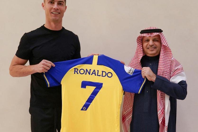 كريستيانو رونالدو يوقع للنصر السعودي