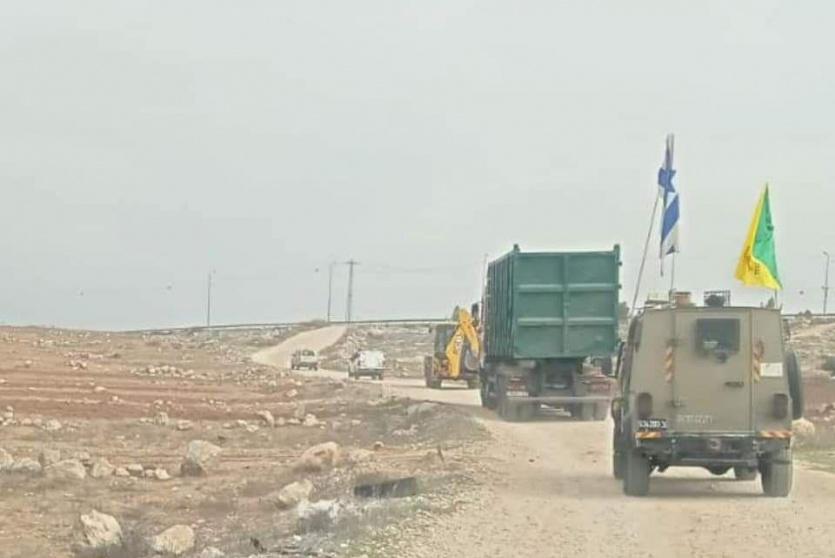 الاحتلال يستولي على آليات تابعة لبلدة الظاهرية