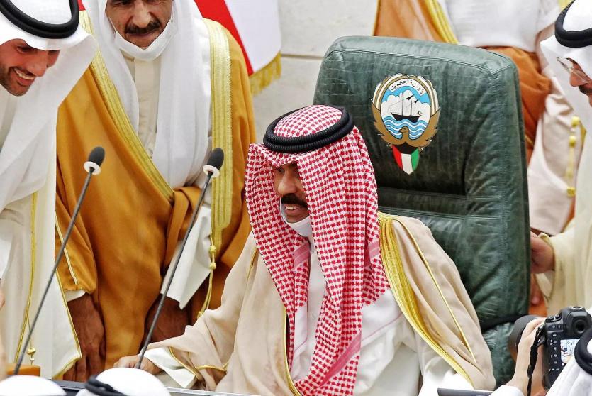 أمير الكويت يقبل استقالة الحكومة