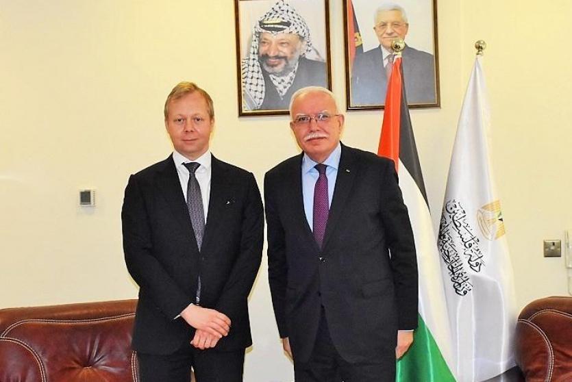 بلقاء جمع وزير الخارجية رياض المالكي، بمبعوث الاتحاد الأوروبي لعملية السلام في الشرق الأوسط سفين كوبمانس