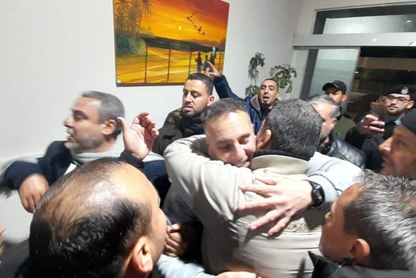 لحظة استقبال الأسير الصعيدي