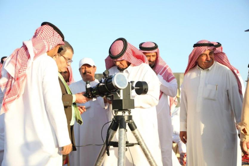 من أجواء تحري الهلال في السعودية