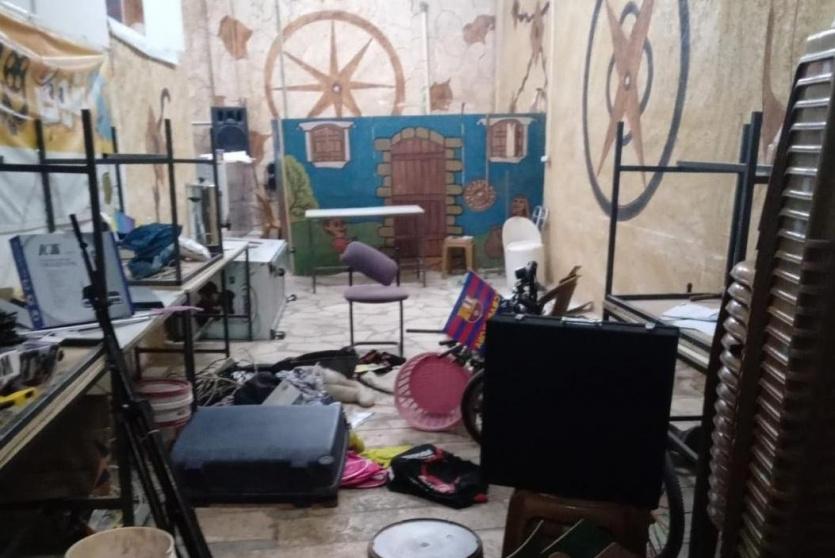 تدمير محتويات مقر جمعية مسرح أحلام الشباب والطفولة