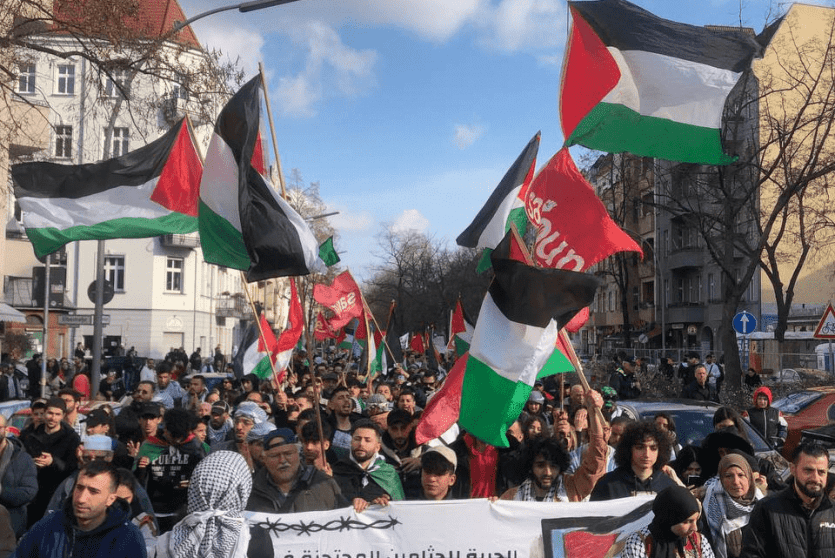 مُظاهرة جماهيرية حاشدة في العاصمة الالمانية برلين