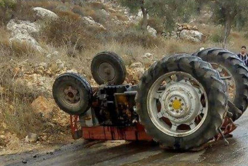 حادث انقلاب جرار زراعي - أرشيف