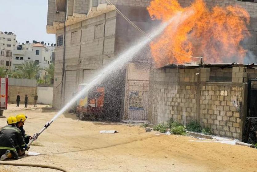 حريق نشب في نقطة عشوائية لتعبئة الغاز في شارع الصناعة بمدينة غزة.