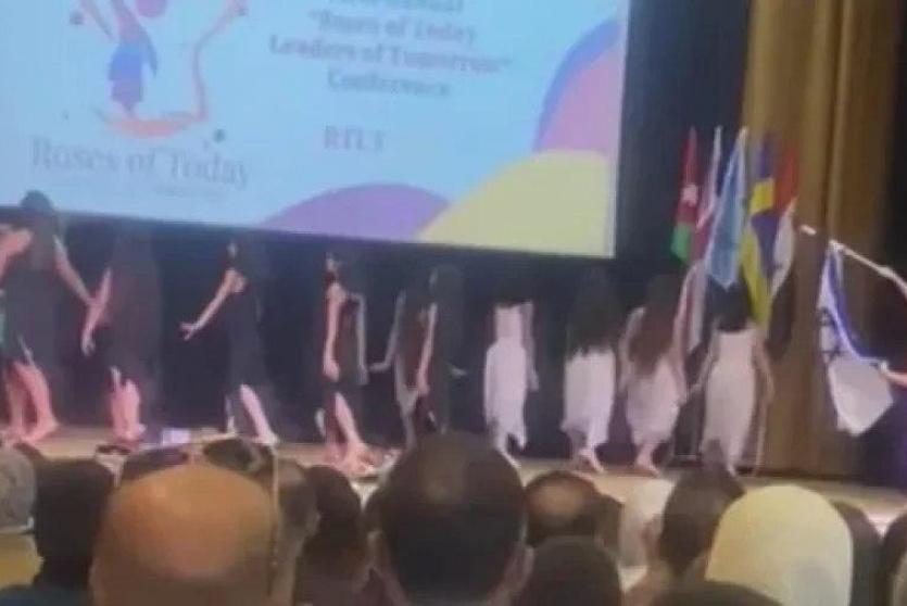 رفع علم الاحتلال في مدرسة راهبات الوردية