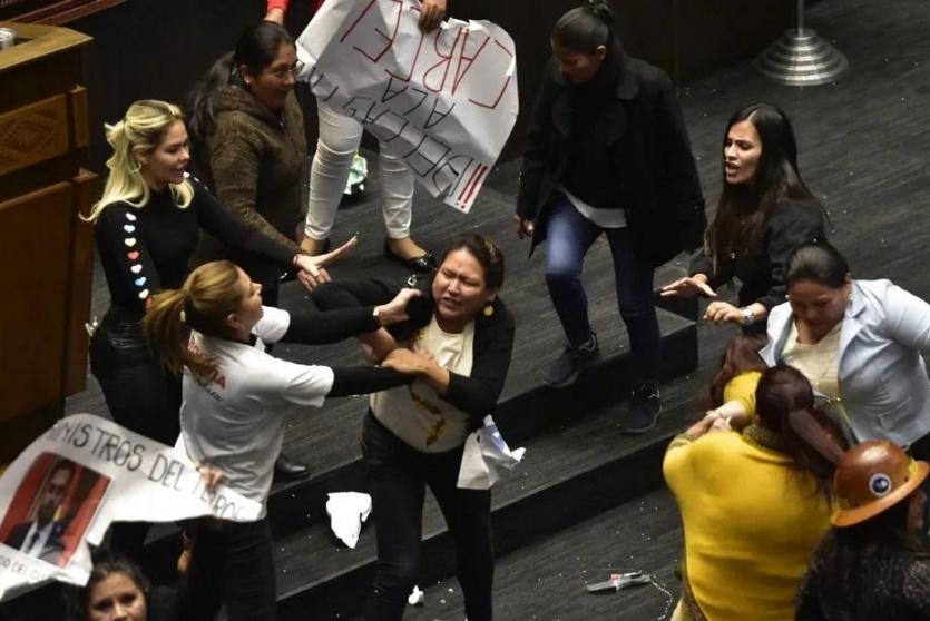 ركلات ولكمات داخل البرلمان البوليفي