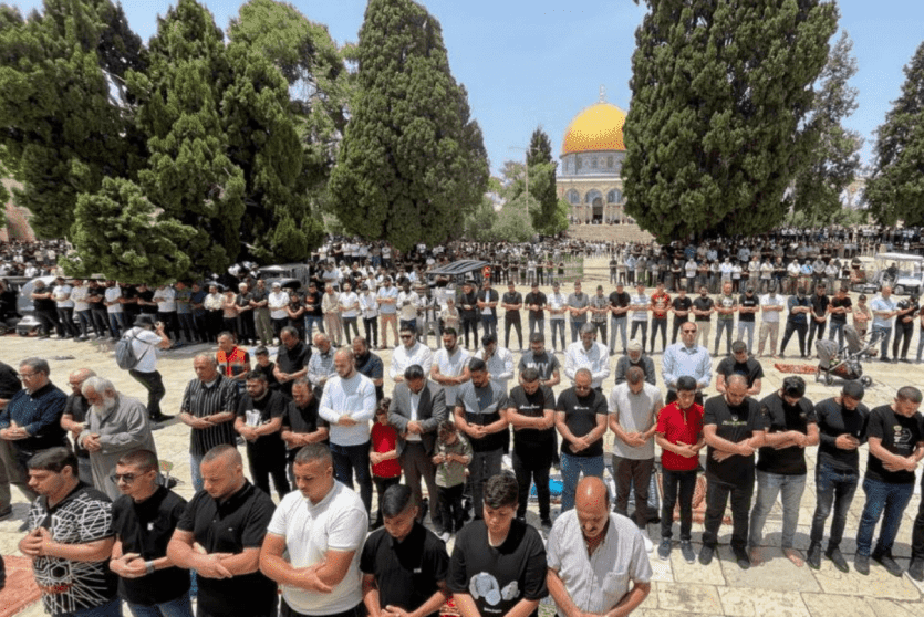 صلاة الجمعة في رحاب المسجد الأقصى المبارك