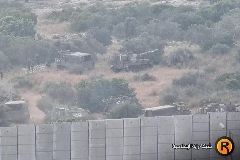 دبابا الاحتلال خلف جدار الفصل العنصري 