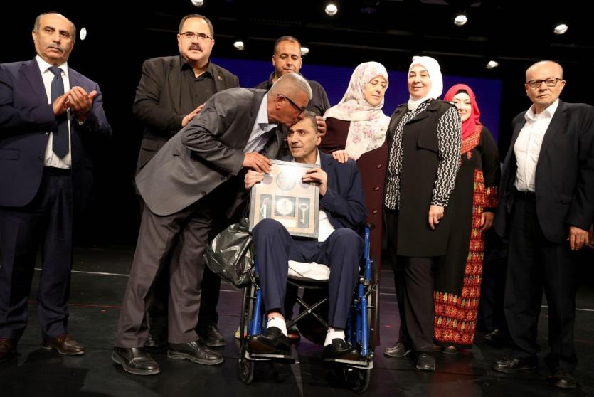 إطلاق كتاب رسائل من قلب الجوع للأسير المحرر خضر قنداح