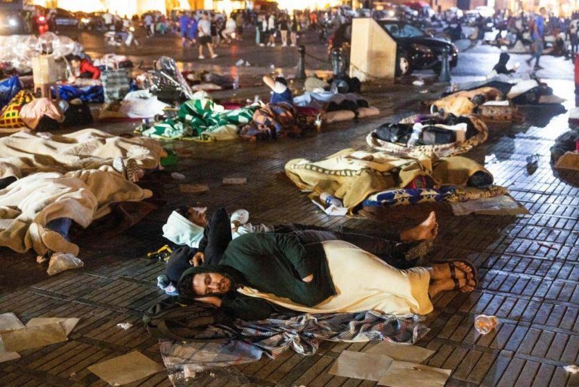 السكان في المغرب يفترشون الأرض عقب الزلزال