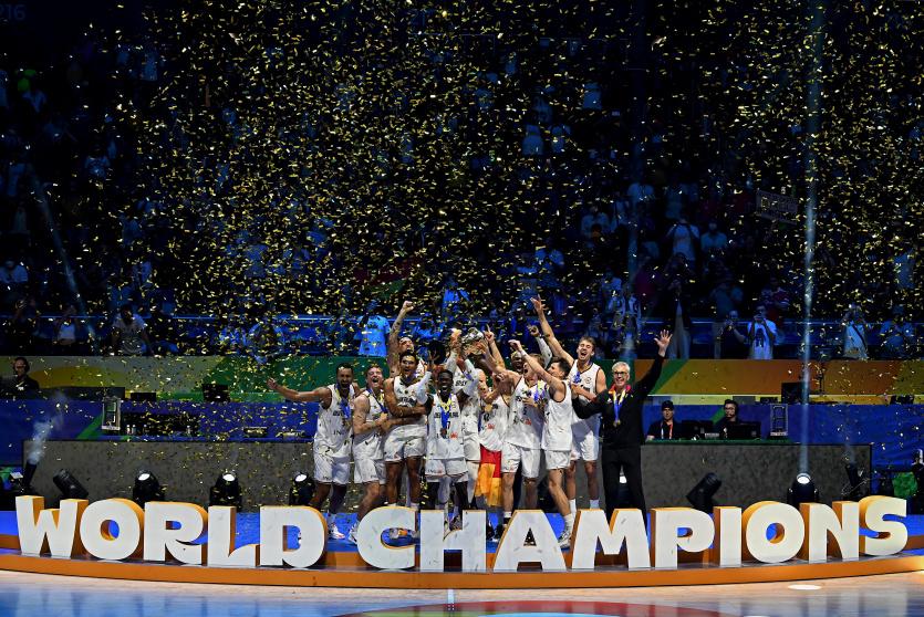 اللقاء النهائي للبطولة بين المنتخب الألماني و المنتخب الصربي