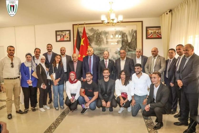 الرجوب يودع البعثة الفلسطينية