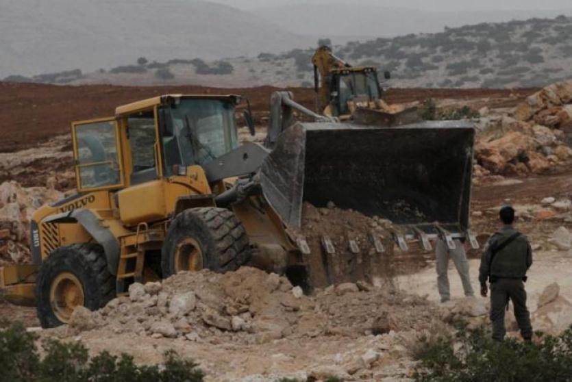 مستوطنون يجرفون مساحات من أراضي عرب المليحات شمال غرب أريحا