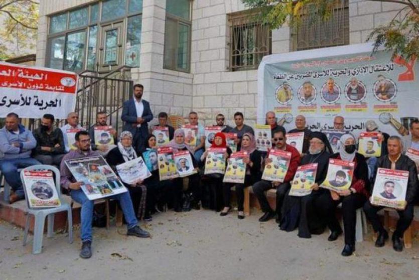 البيرة: اعتصام أمام الصليب الأحمر إسنادا للأسرى في سجون الاحتلال