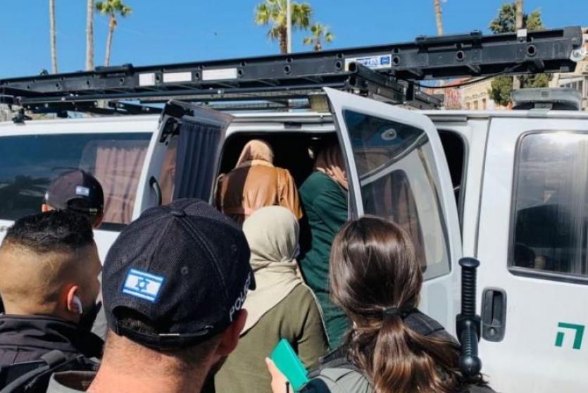 الاحتلال يُبقي على اعتقال سيدة حامل كرهينة وينقلها إلى سجن "هشارون"