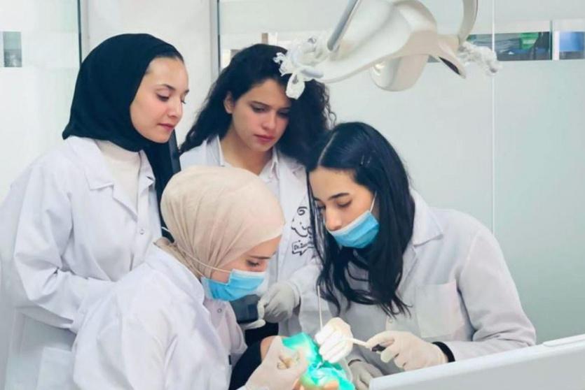 طلبة الاختصاص في كلية طب الأسنان-جامعة القدس يجتازون امتحان البورد الفلسطيني