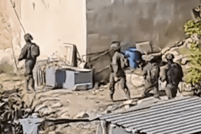 خلال اقتحام بلدة علار