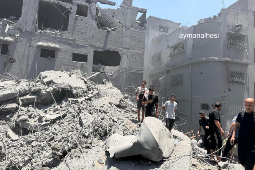 من مكان قصف منازل المواطنين اليوم