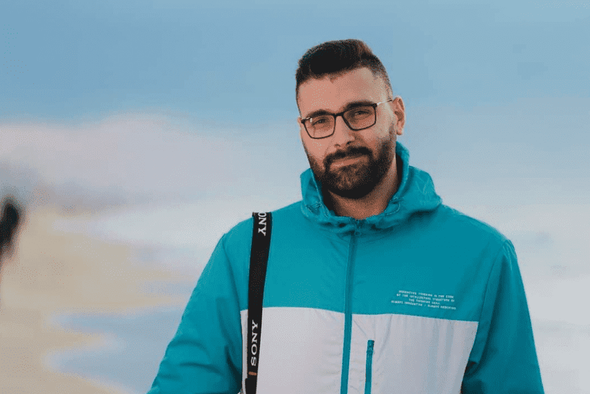 المصور الفسلطيني معتز العزايزة
