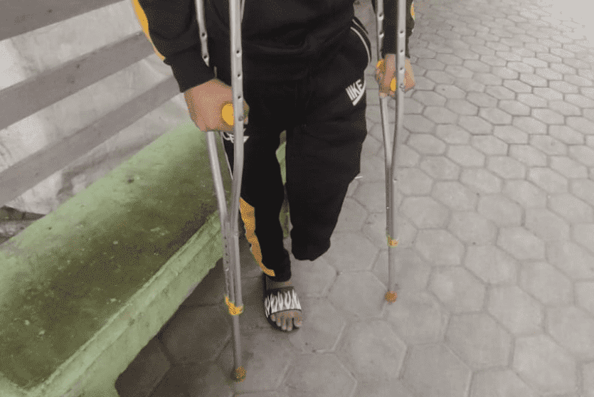 طفل مصاب في غزة -تصوير مراسل راية-