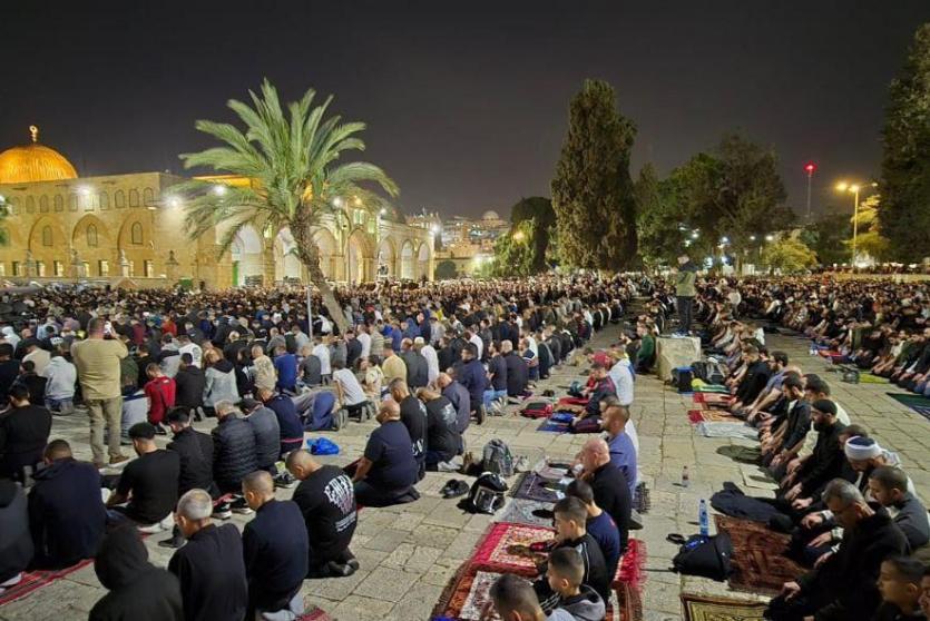 100 ألف مصل يؤدون العشاء والتراويح في المسجد الأقصى المبارك بالقدس المحتلة