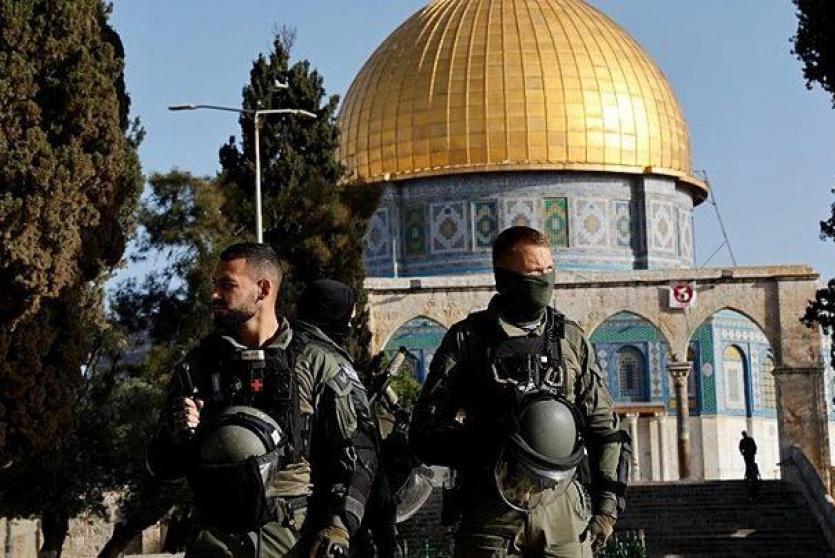 قوات الاحتلال تضيق على المقدسيين في المسجد الأقصى 