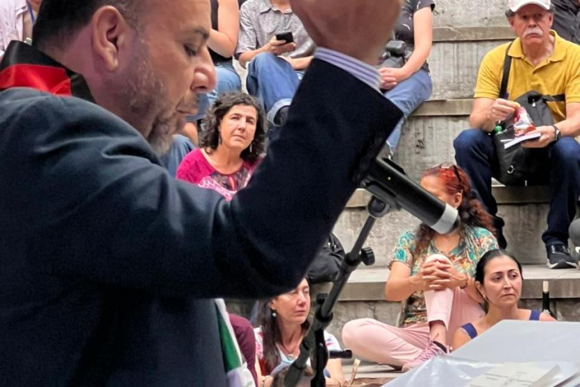 الشاعر مراد السوداني خلال المهرجان