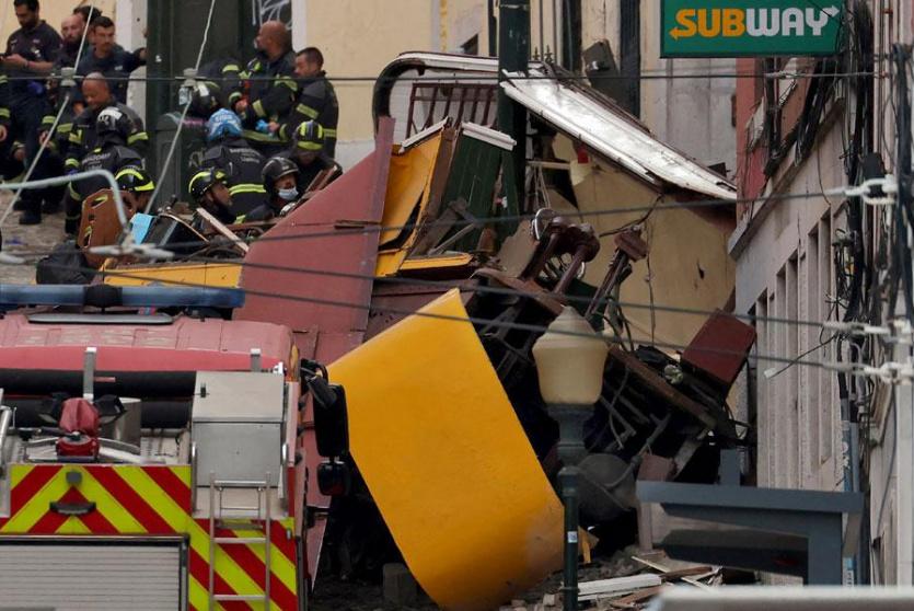 15 قتيلا في حادث خروج عربة قطار عن مسارها في البرتغال
