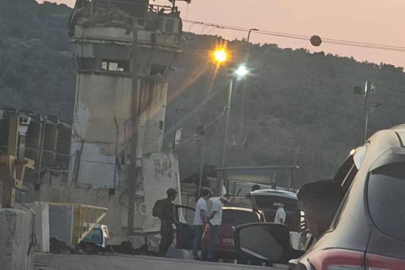 الاحتلال يعتقل ثلاثة مواطنين من الخليل