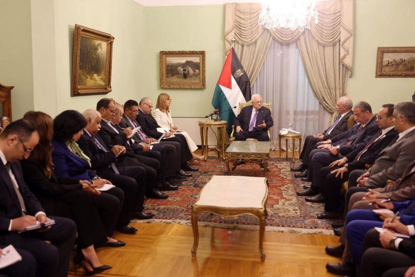 الرئيس عباس يلتقي رؤساء تحرير وكبار الكتّاب والصحفيين المصريين