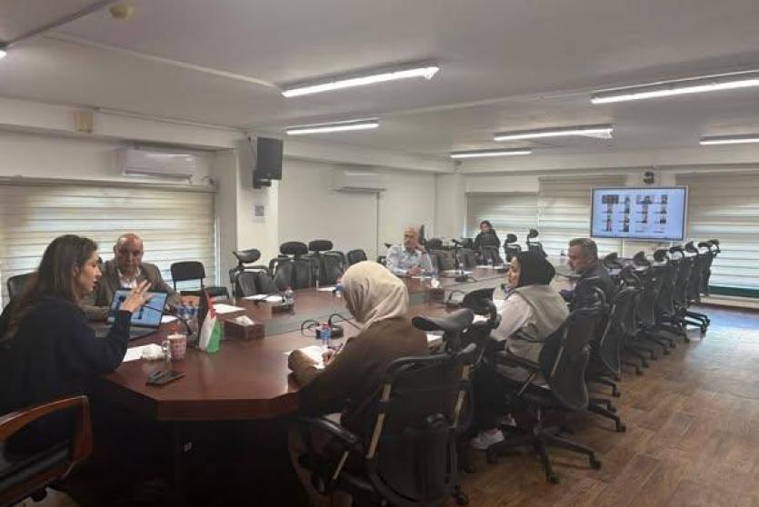 خلال الاجتماع