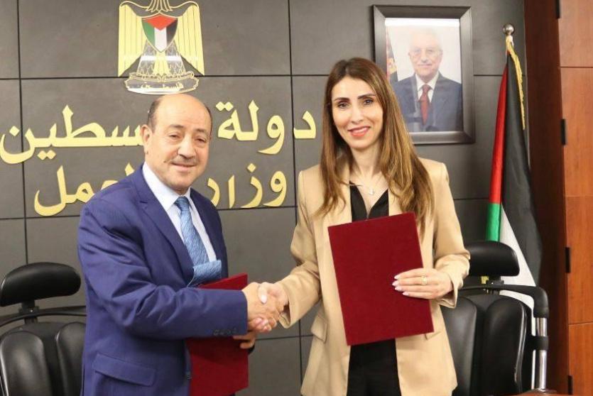 خلال توقيع الاتفاقية