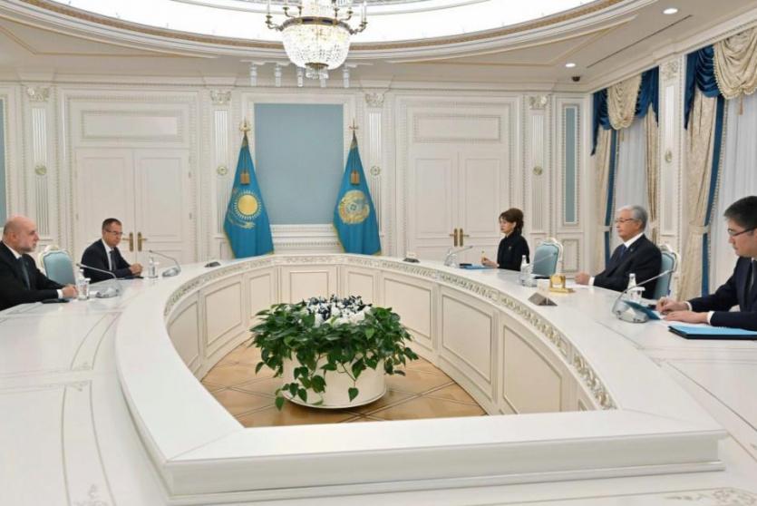  الهباش خلال لقاء الرئيس الكازاخي